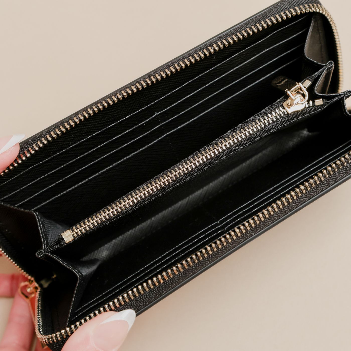 Pratica Saffiano Wallet | Handbags by DORADO