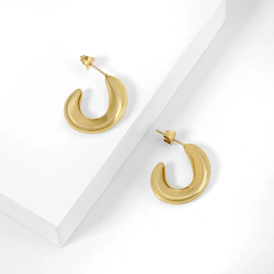 Minimal Twist Earrings | Earrings by DORADO