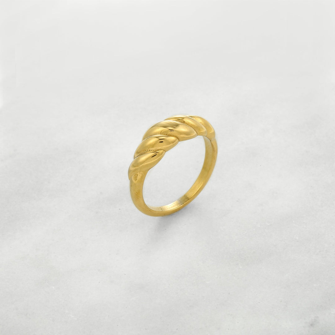 Twisted Ring | Rings by DORADO